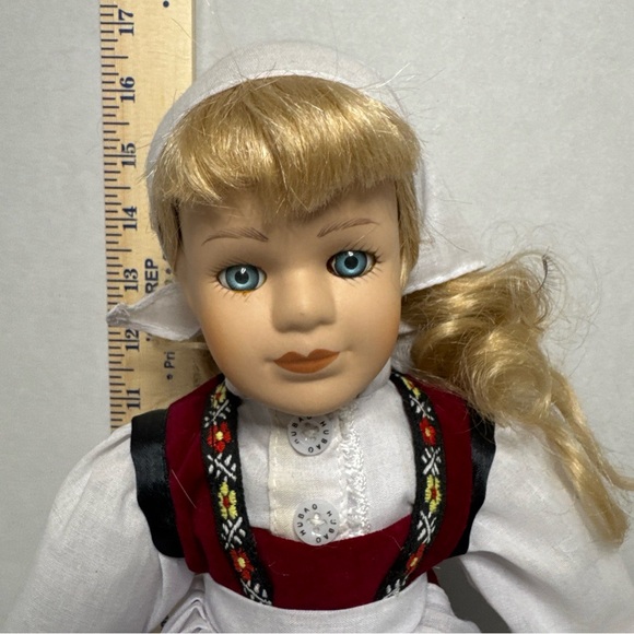 Porcelain‎ Traditional German Girl Doll - Picture 2 of 9